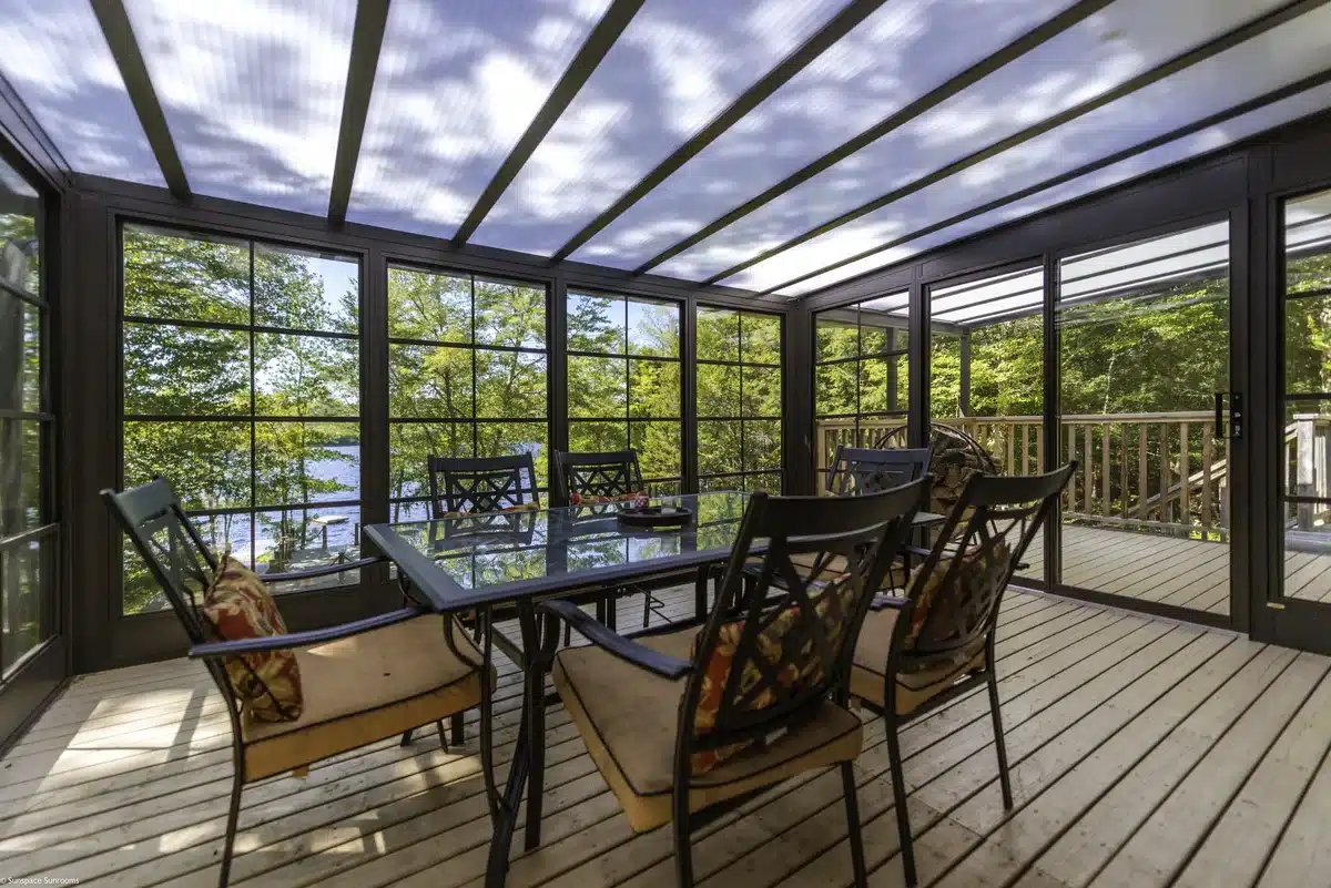 Égayez votre maison avec un superbe Modèle 200 – Solarium 3 saisons en vinyle.